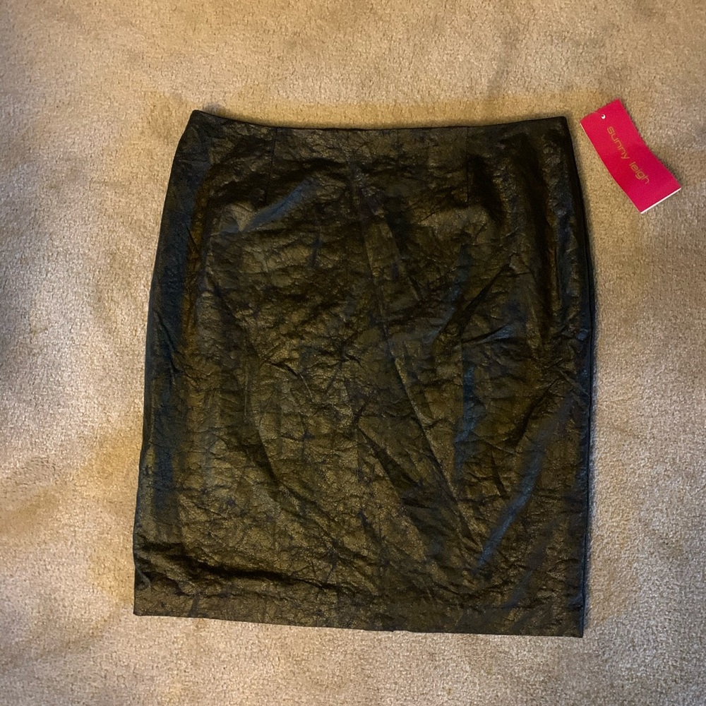 Black and gold skirt.